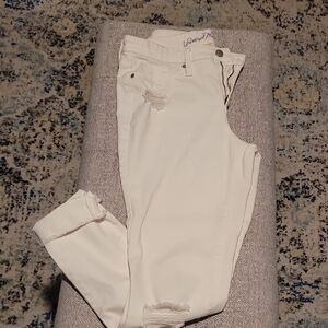 Universal Thread Women's Cream Distressed Skinny Jeans